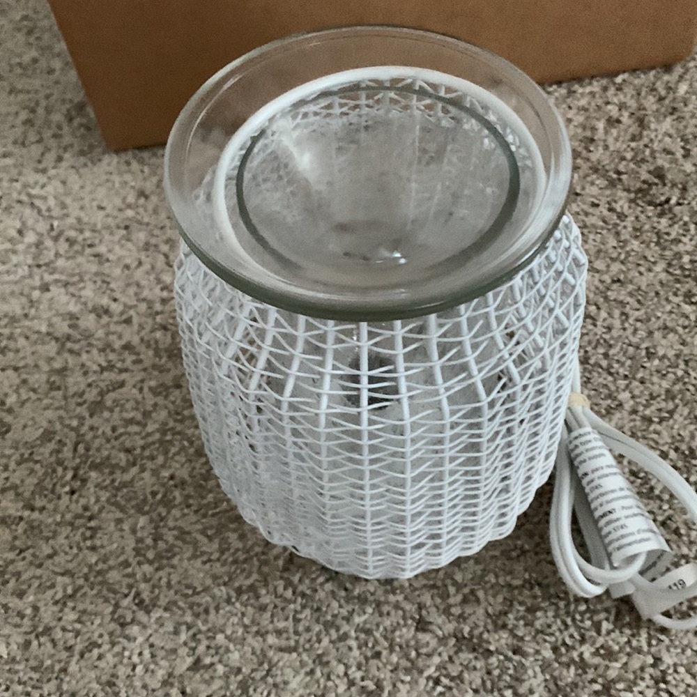 Scentsy Wicker warmer - Picture 3 of 4